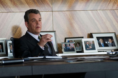 danny huston dans son bureau