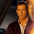 mel gibson regardant des flammes