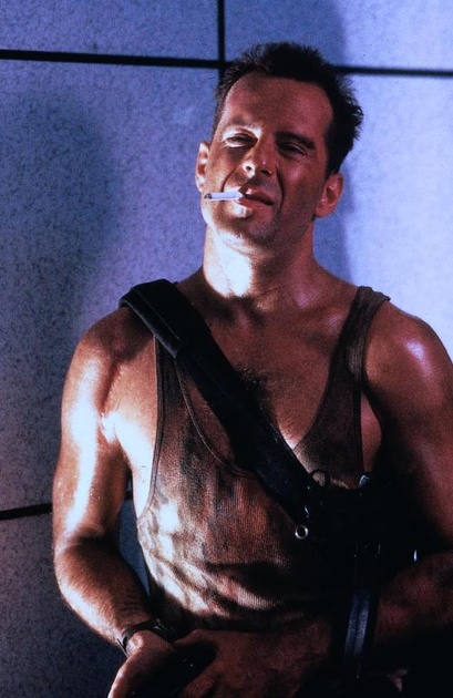 bruce willis fumant