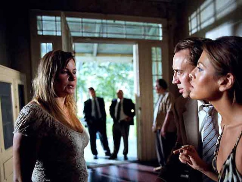 jennifer coolidge face    nicolas cage et eva mendes