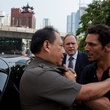 tomer sisley en pleine altercation
