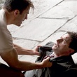 chris evans cognant un homme