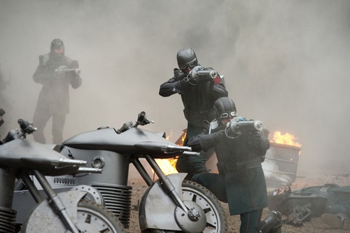 des-soldats-mechants-jpg