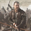 Russell Crowe tire à l'arc