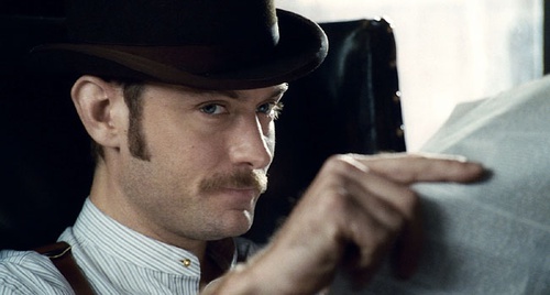jude law tr  s attentif