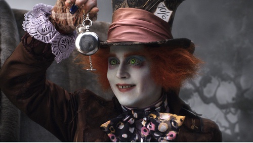 Alice Le chapelier a la montre