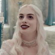 la reine blanche alias anne hathaway