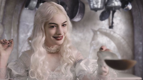 la reine blanche cuill  re en main
