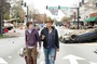 jesse eisenberg et woody harrelson dans une ville d  serte