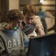 jesse eisenberg a gauche