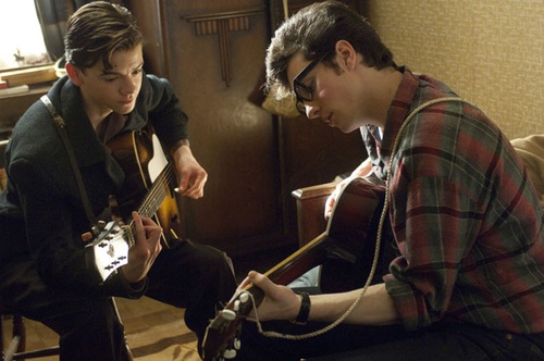 aaron johnson a droite