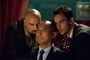 john travolta jonathan rhys meyers menacant une personne