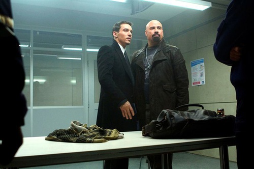 jonathan rhys meyers et john travolta a la douane