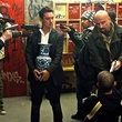 jonathan rhys meyers vase a la main john travolta menacant
