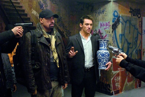 les acteurs john travolta jonathan rhys meyers
