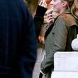 angelina se fait maquiller sur le tournage de the tourist
