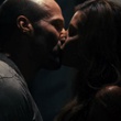 jason statham embrassant giselle iti  