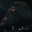 terry crews arme en main