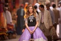 sarah jessica parker regardant fixement