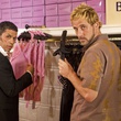 Sami Bouajila et Fred Testot dans un magasin