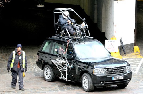 cascadeur-sur-la-voiture-jpg