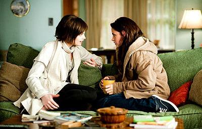 ashley greene et kristen stewart sur le canap  
