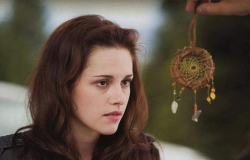 bella devant un dreamcatcher