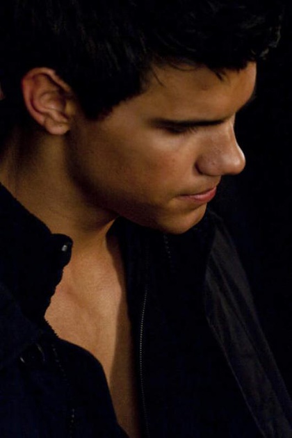 lautner taylor attentif