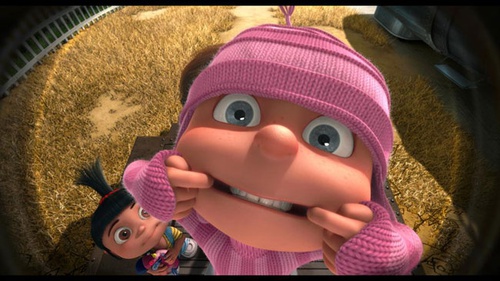 edith faisaint une grimace