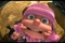 edith faisaint une grimace