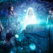 une apparition entre georgie henley ben barnes et skandar keynes