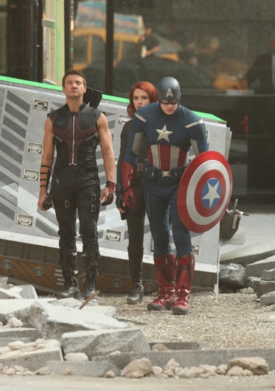 jeremy-renner-scarlett-johanson-chris-evans-png