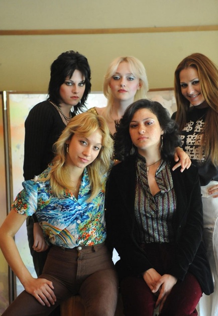 le groupe des runaways au complet