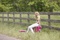 miley cyrus assises sur une valise