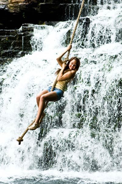miley cyrus dans la cascade