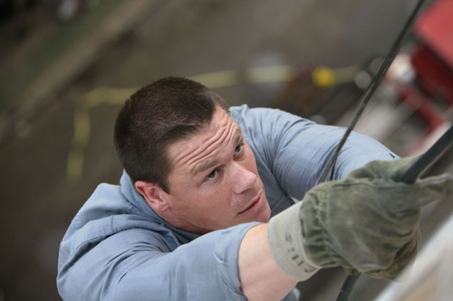 john cena accroche a la corde
