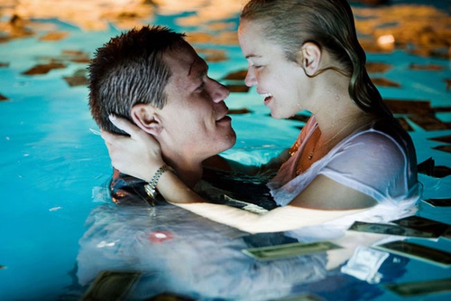 john cena et ashley scott dans la piscine