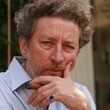robert guediguian fume un cigare