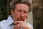 robert guediguian fume un cigare