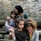 alice de lencquesaing enlacant sa soeur - Le Père de mes enfants 