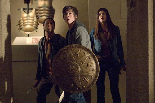 logan lerman au centre
