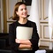 carole bouquet dans son bureau - Protéger et servir 
