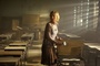 radha mitchell dans une salle de classe