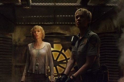 radha mitchell et laurie holden