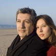 alain chabat et mathilde seigner a la plage