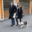 alain chabat et mathilde seigner promenant tr  sor