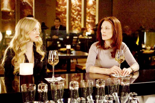 amanda seyfried au bar avec julianne moore