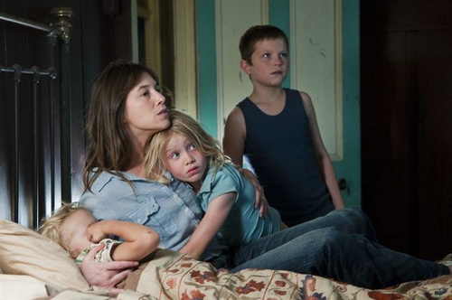 charlotte gainsbourg entouree de ses enfants