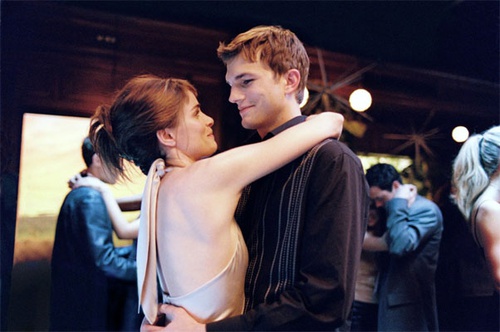amanda peet ashton kutcher s enla  ant