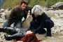 hugh jackman halle berry regardant famke jansen
